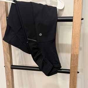 Lululemon black cropped Leggings 6